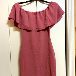 Mauve off shoulders fitted dress.
